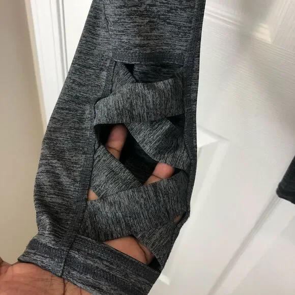 Gaiam gray Capri workout casual leggings size medium - Picture 4 of 13